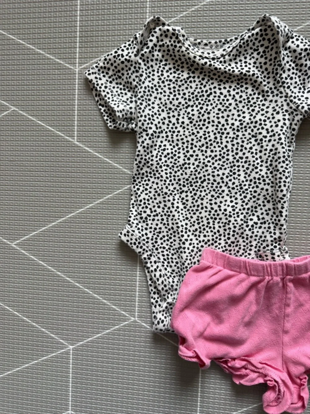 Old Navy|Baby girl summer set,polka dot bodysuit & pink Ruffle Hem Shorts•••Boho
